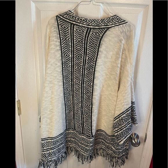 Ellison cream & black cardigan sweater sz One sz - Picture 3 of 4